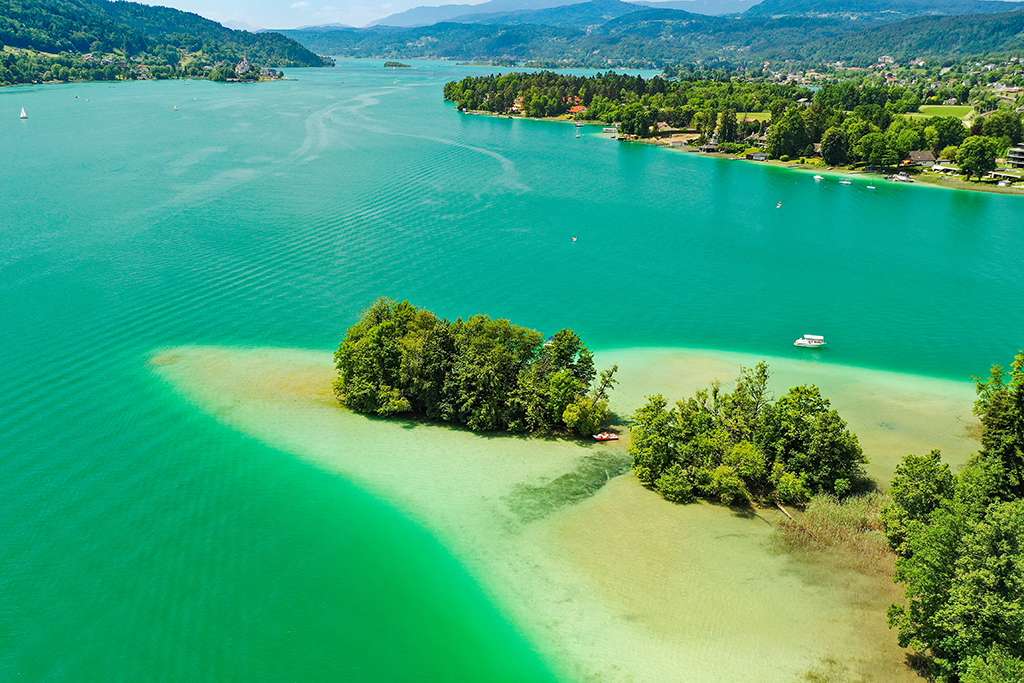Blick auf Wörthersee mit Halbinsel