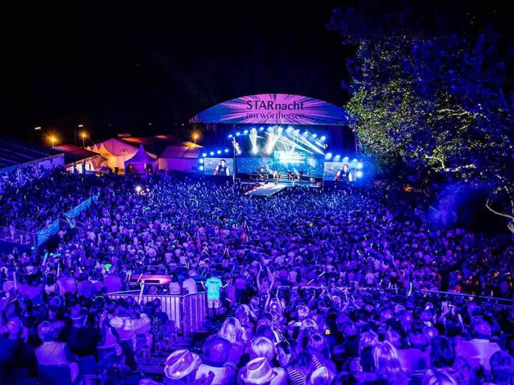 Wörthersee Starnacht Konzert mit Bühne und Publikum