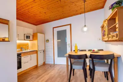 05_haus_elisabeth_appartement_b_kuechenblock