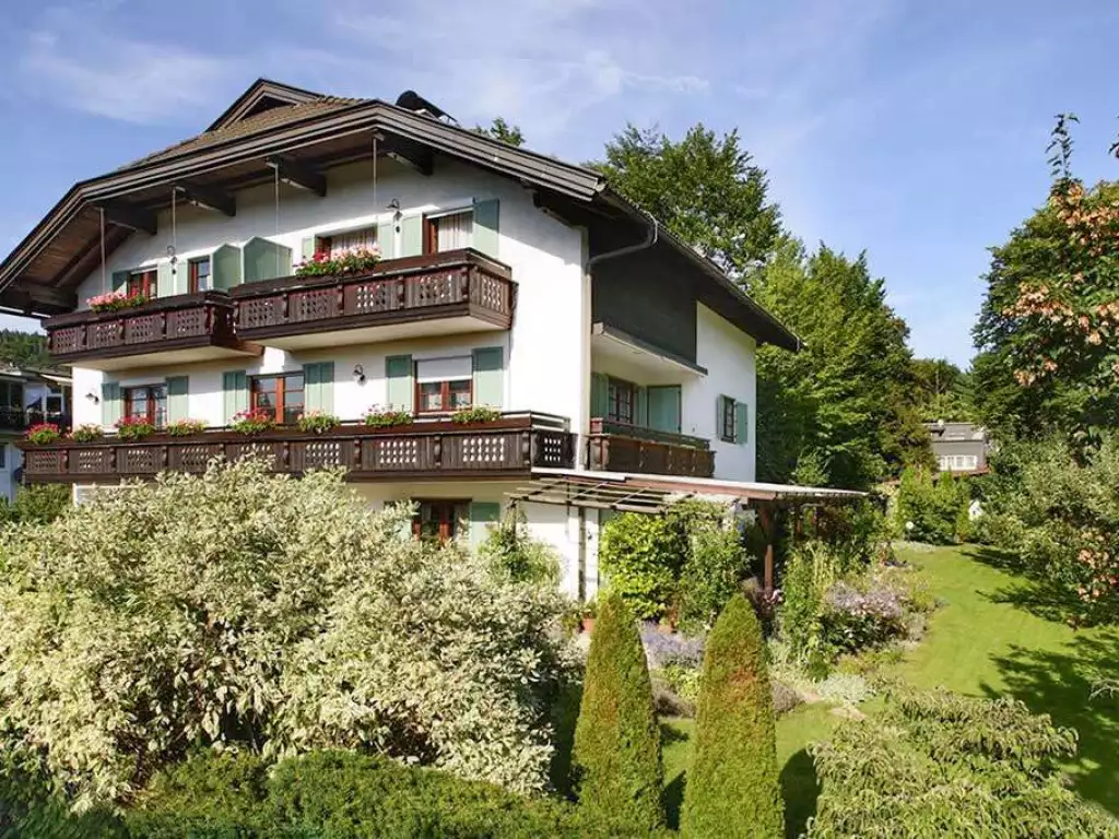 Ansicht vom Haus Elisabeth mit Garten